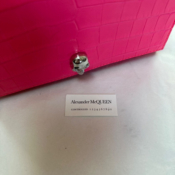 ALEXANDER MCQUEEN Skull Mini Embellished Neon Croc-Effect Leather Shoulder Bag - Picture 2 of 13